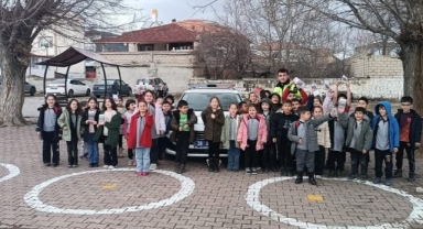 TOMARZA'DA ÖĞRENCİLERE TRAFİK EĞİTİMİ VERİLDİ