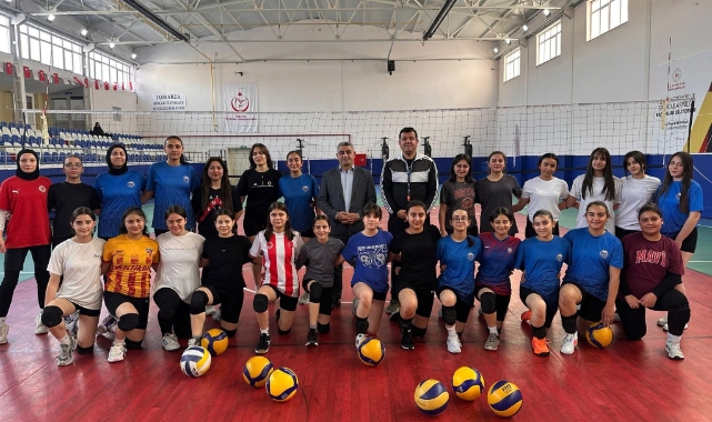 VOLEYBOL KURSLARI RAMAZAN'DA DA HIZ KESMİYOR
