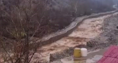 YAHYALI'DA SAĞANAK SELE NEDEN OLDU