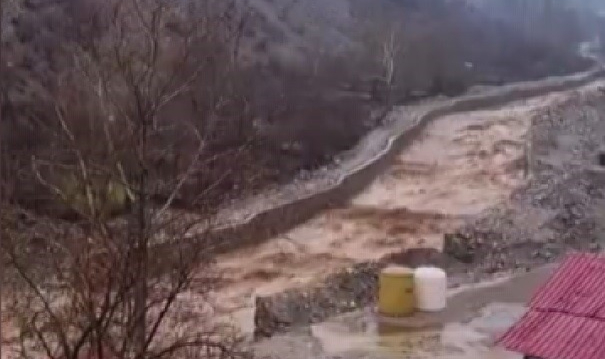 YAHYALI'DA SAĞANAK SELE NEDEN OLDU