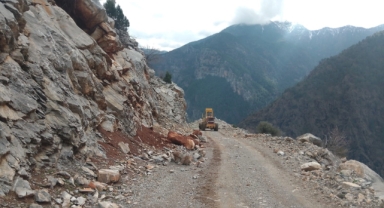 YAHYALI'DA SEL VE HEYELAN SONUCU KAPANAN YOLLAR AÇILDI