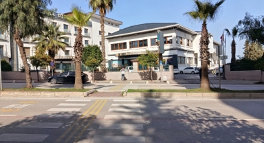 YAYA GEÇİDİNDE ÇARPIP KAÇTI