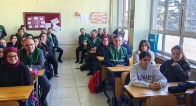 BİNLERCE ÖĞRENCİ 