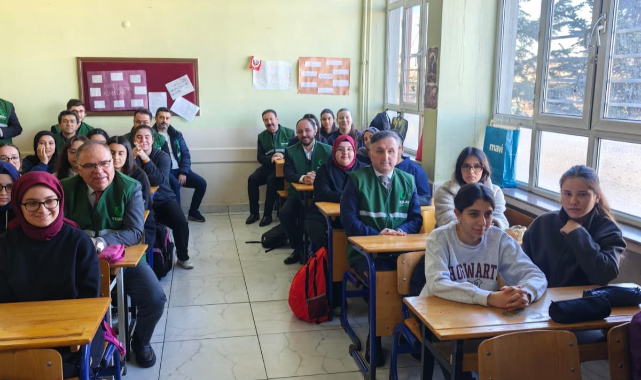 BİNLERCE ÖĞRENCİ 