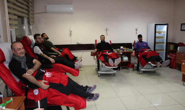 İFTAR YAPIP KAN VERMEYE KOŞTULAR