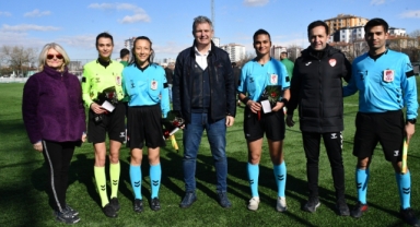 KADIN HAKEMLERE 8 MART JESTİ