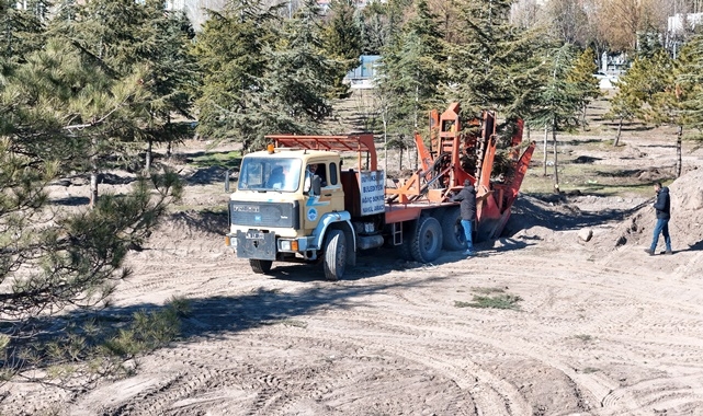 KARTAL KAVŞAĞI PROJESİ ÖNCESİ AĞAÇLAR TAŞINIYOR