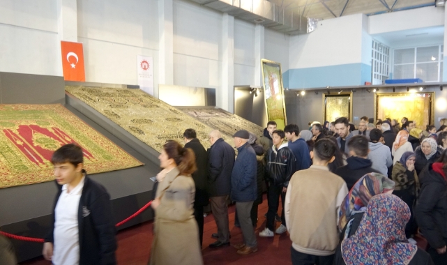 KUTSAL EMANETLERE YOĞUN İLGİ