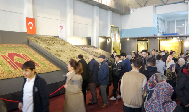 KUTSAL EMANETLERE YOĞUN İLGİ