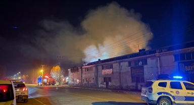 MOBİLYA ATÖLYESİ ALEVLERE TESLİM OLDU