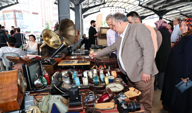 TALAS'TA ANTİKACILAR RAMAZAN'DA DA BULUŞUYOR