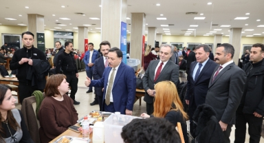 VALİ ÇİÇEK ÖĞRENCİLER İLE İFTAR YAPTI