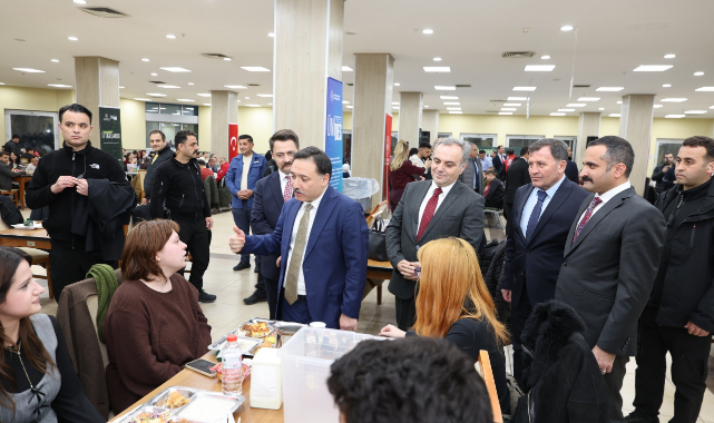 VALİ ÇİÇEK ÖĞRENCİLER İLE İFTAR YAPTI