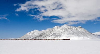 VAN GÖLÜ EKSPRESİ, GÖRSEL ŞÖLEN SUNUYOR