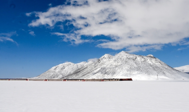 VAN GÖLÜ EKSPRESİ, GÖRSEL ŞÖLEN SUNUYOR