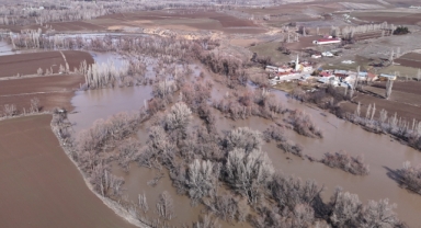 YAĞAN KAR ERİDİ, ÇİFTÇİLERİN YÜZÜ GÜLDÜ