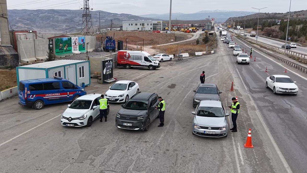 43 İLİN GEÇİŞ NOKTASINDA DENETİMLER ARTIRILDI