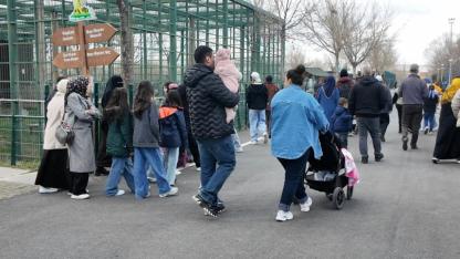 HAYVANAT BAHÇESİ BAYRAMDA DOLDU TAŞTI