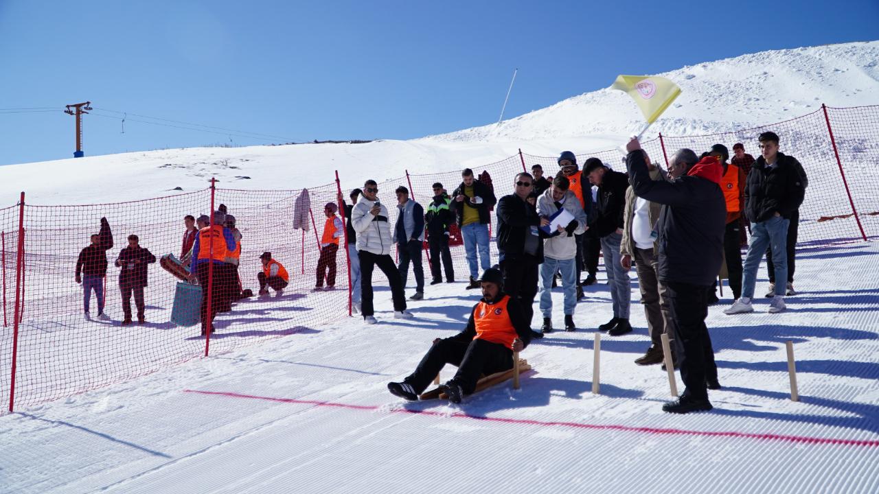 OKUL SPORLARI FUTBOL GENÇLER GRUP YARIŞMALARI  BAŞLADI
