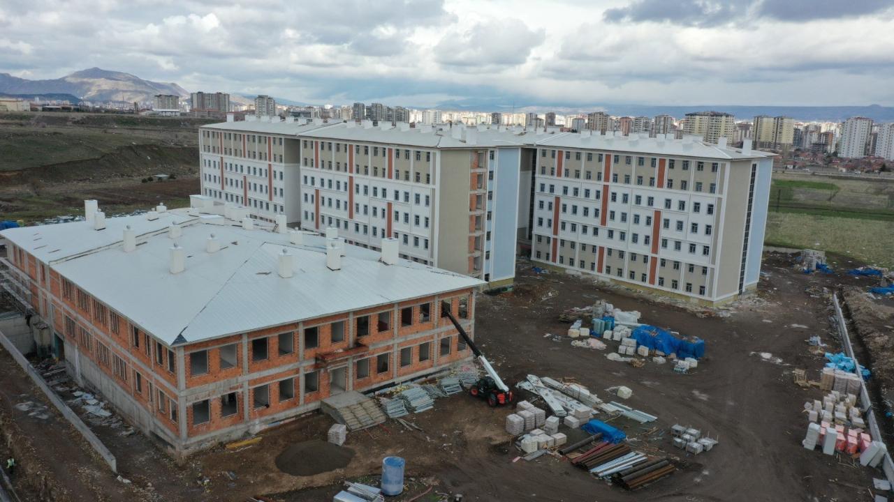 ERÜ KAMPÜSÜNDE YAPILAN YURTLAR SON AŞAMADA