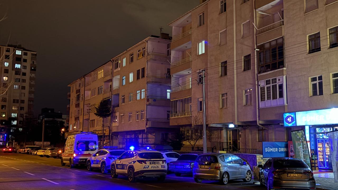 EVİNDE ÖLÜ BULUNDU