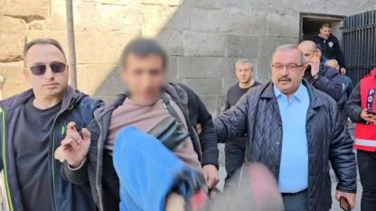 İNTİHARDAN VAZGEÇTİ, GAZETECİYE SALDIRDI