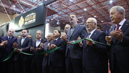 KUTSAL EMANETLER VE VAKIF ESERLERİ SERGİSİ AÇILDI