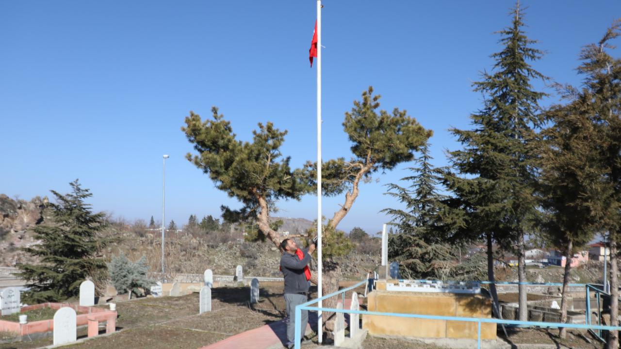 MELİKGAZİ'DE MEZARLIKLAR TEMİZLENDİ