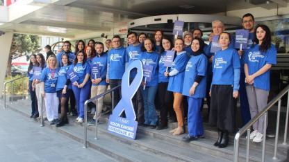 MAVİ TİŞÖRTLERLE DİKKAT ÇEKTİLER