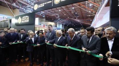 BÜYÜKKILIÇ, “KUTSAL EMANETLER VE VAKIF ESERLERİ SERGİSİ”NİN AÇILIŞINA KATILDI