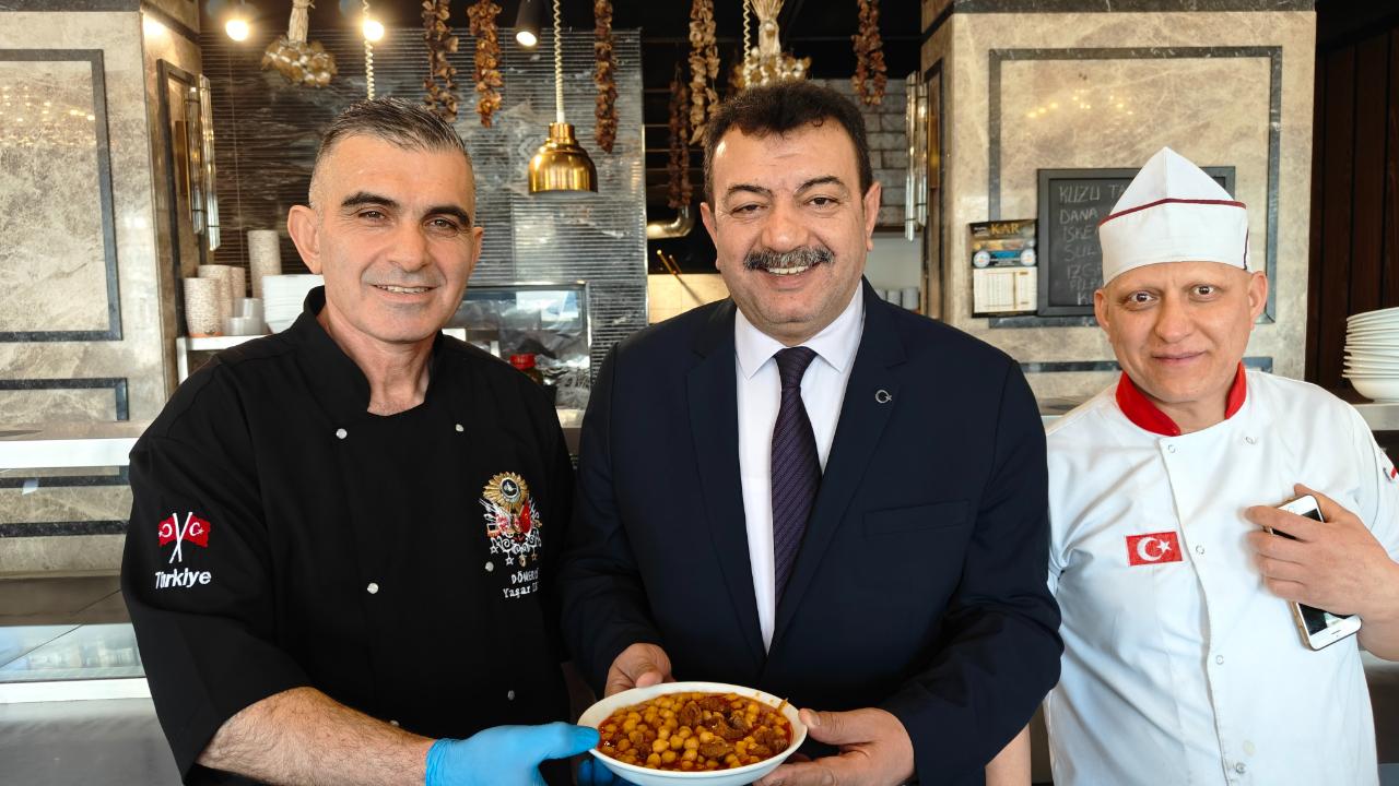 BAYRAM SOFRASININ GELENEKSEL LEZZETİ: ETLİ NOHUT YAHNİSİ