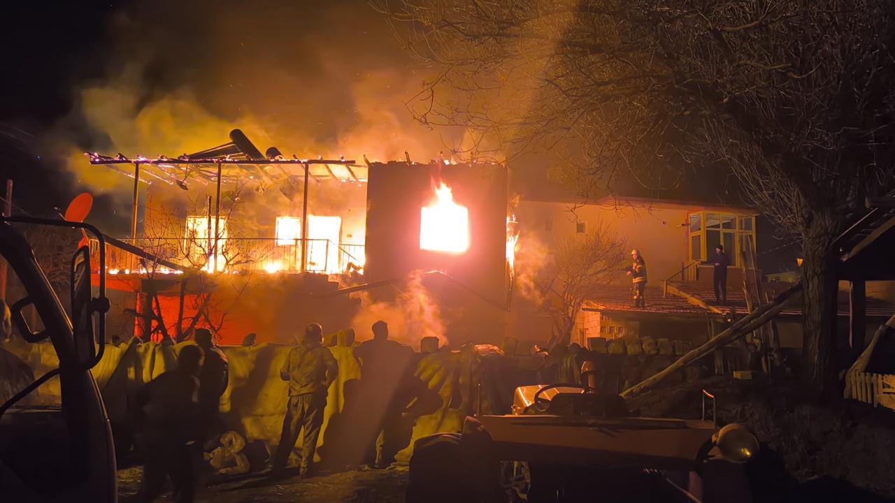 DEVELİ'DE EV YANGINI: 1 ÖLÜ