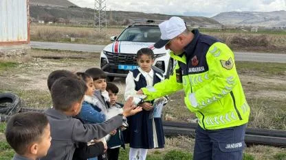 ÇOCUKLARIN BAYRAM HARÇLIKLARI JANDARMADAN