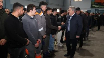 PALANCIOĞLU, GÜNE MESAİ ARKADAŞLARIYLA BAYRAMLAŞARAK BAŞLADI