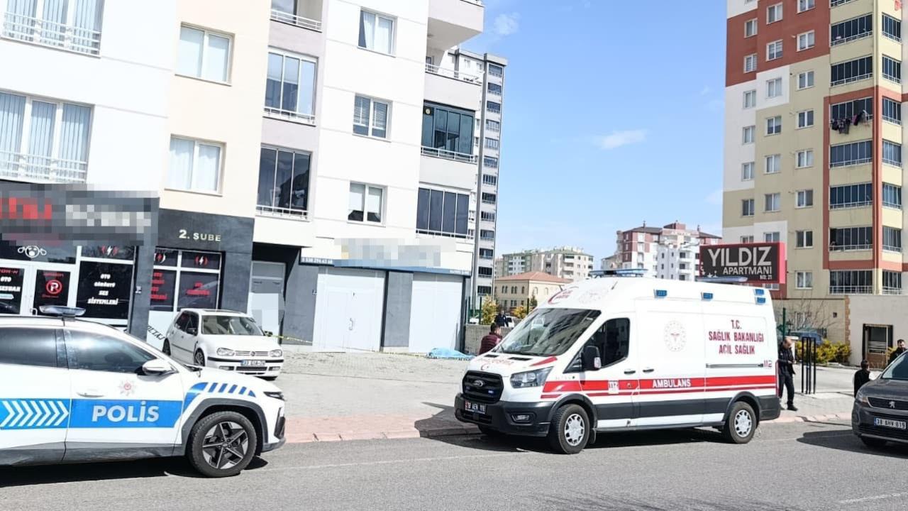 ÜÇÜNCÜ KATTAN DÜŞEN YAŞLI ADAM ÖLDÜ