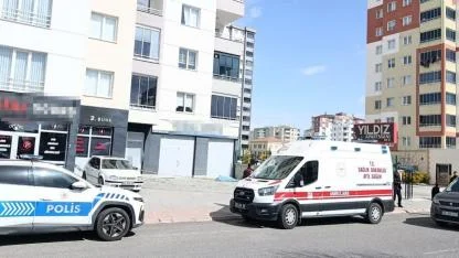 ÜÇÜNCÜ KATTAN DÜŞEN YAŞLI ADAM ÖLDÜ