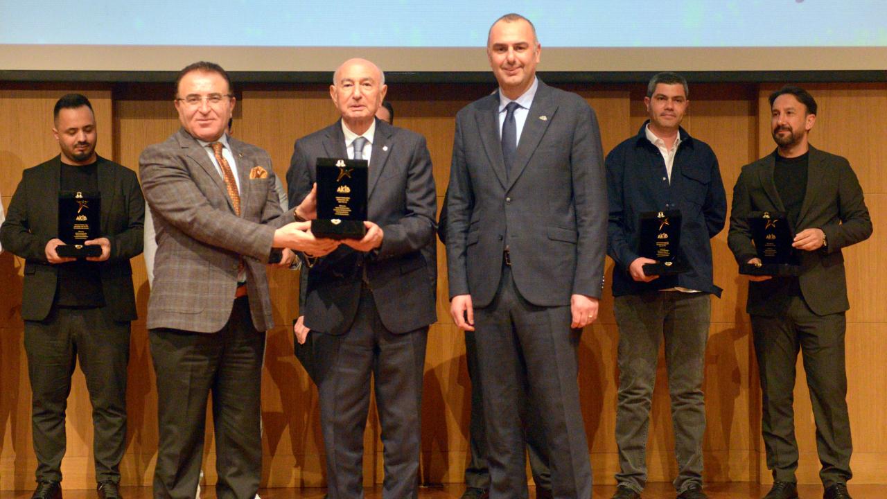 YAŞ MEYVE SEBZE İHRACATININ YILDIZLARI ÖDÜLLENDİRİLDİ