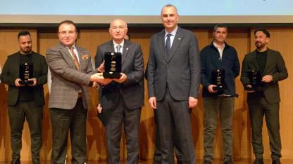 YAŞ MEYVE SEBZE İHRACATININ YILDIZLARI ÖDÜLLENDİRİLDİ