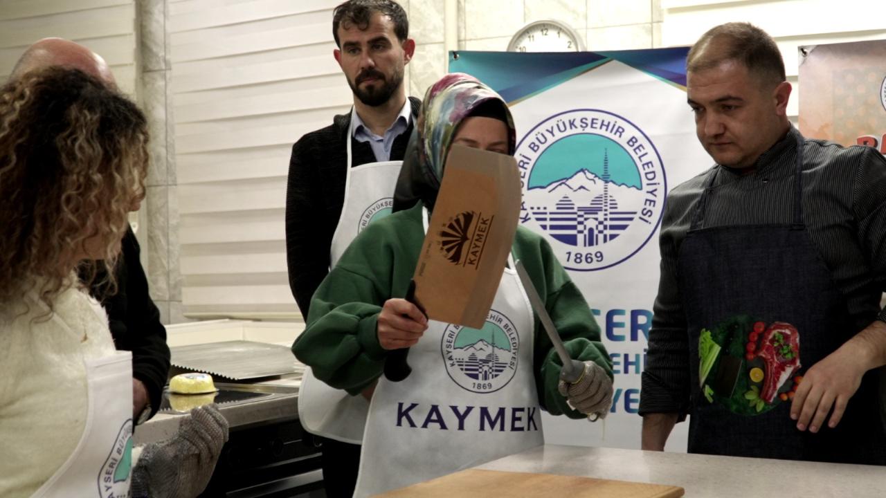 AB TESCİLLİ KAYSERİ PASTIRMASI’NA KAYMEK’TEN DOĞRAMA VE SUNUM TEKNİKLERİ KURSU