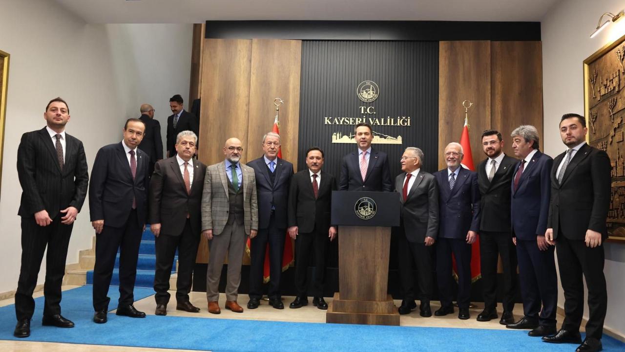 BAKAN BAYRAKTAR VALİ ÇİÇEK'İ ZİYARET ETTİ