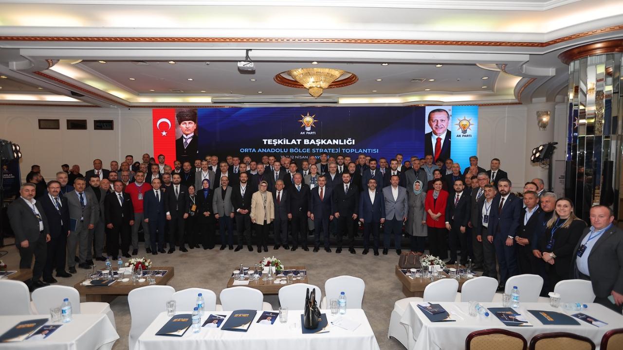 BAŞKAN BÜYÜKKILIÇ’TAN STRATEJİ TOPLANTISI’NDA “BİRLİK, HİZMET VE KAYSERİ MODELİ” MESAJI