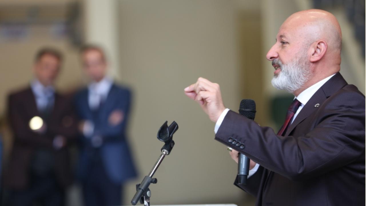 “BELEDİYEDE HER BİR ÇALIŞANIN SENDİKASI ‘AHMET ÇOLAKBAYRAKDAR’DIR”