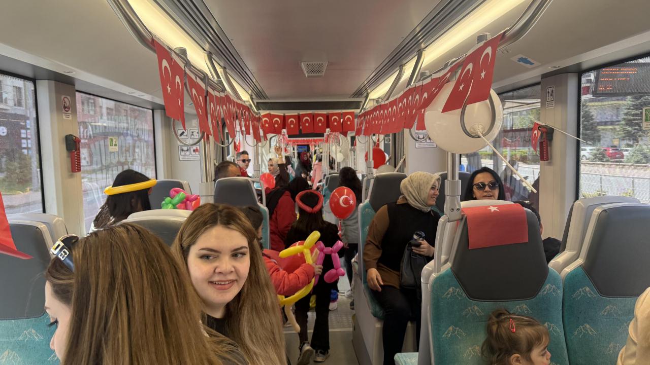 BÜYÜKŞEHİR İLE 23 NİSAN HEYECANI “ÇOCUK TRENİ” İLE RAYLARA TAŞINDI