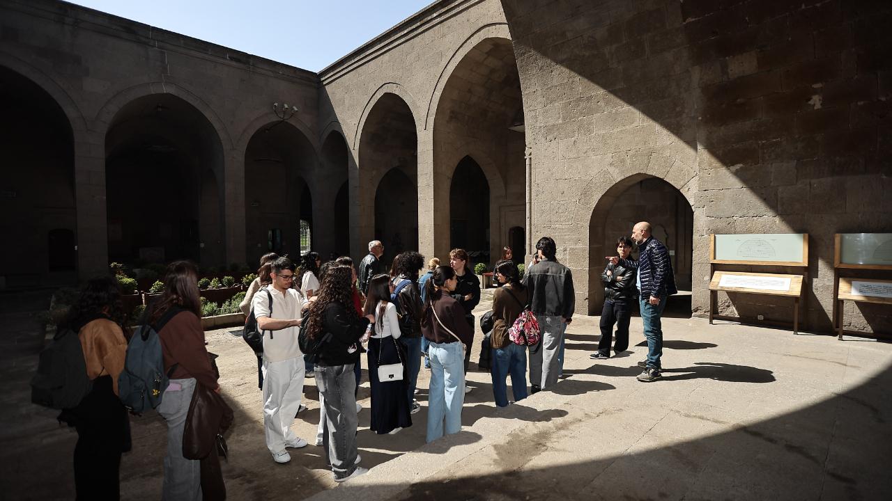 BÜYÜKŞEHİR’DEN PORTEKİZLİ ÖĞRENCİLERE “KÜLTÜR YOLU” GEZİSİ