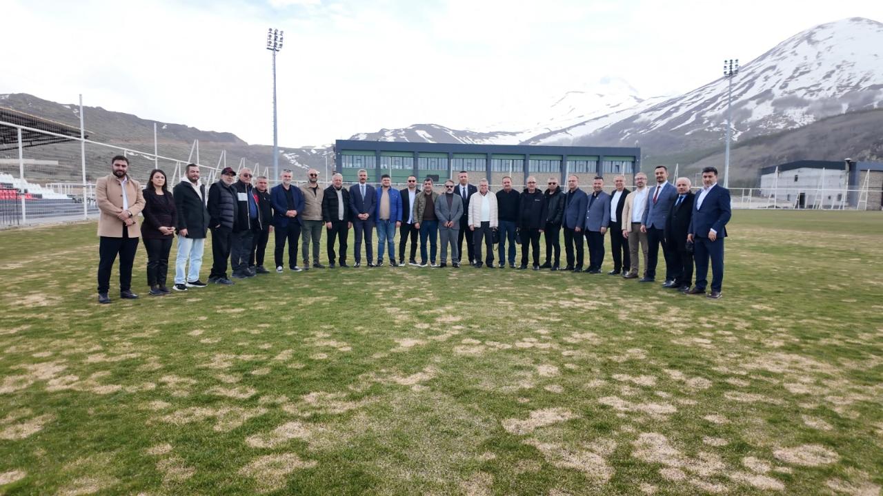 BÜYÜKŞEHİR’İN ERCİYES YÜKSEK İRTİFA KAMP MERKEZİ’NE SPOR YAZARLARINDAN TAM NOT