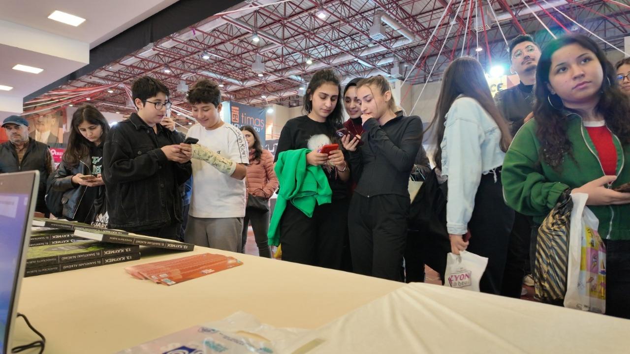 BÜYÜKŞEHİR'İN KÜLTÜR STANDI 8. KAYSERİ KİTAP FUARI'NA RENK KATIYOR