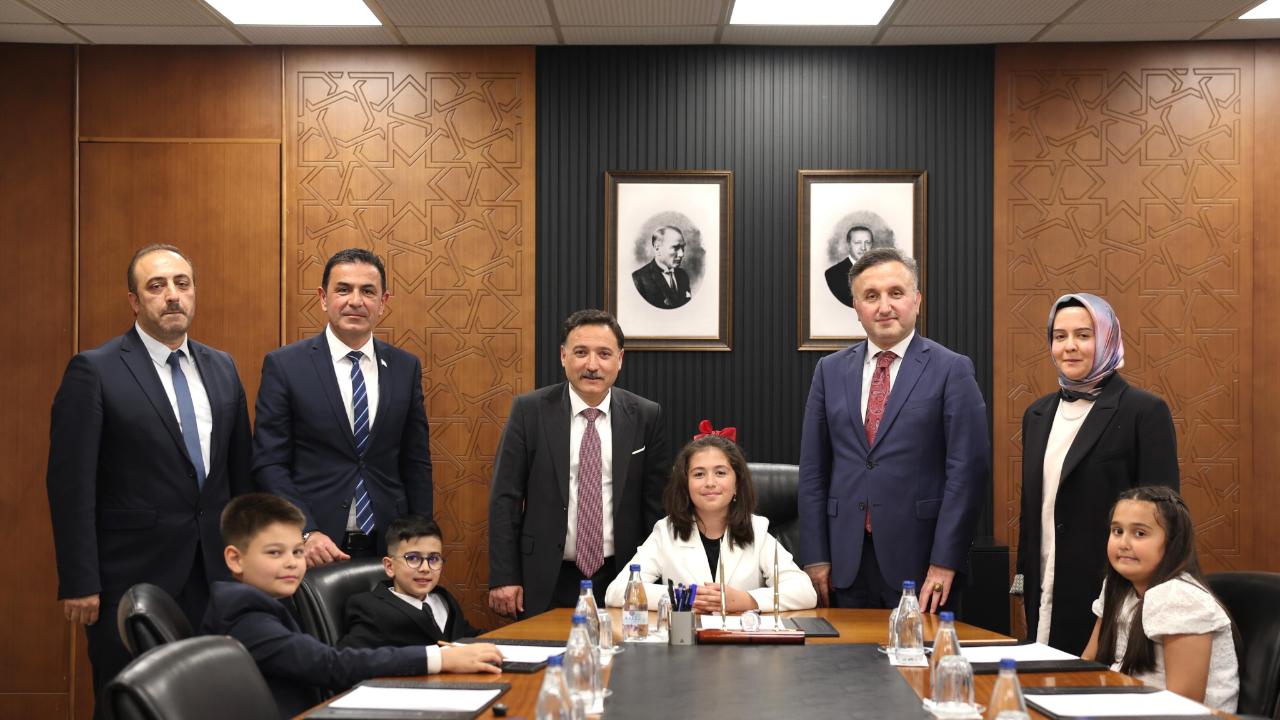 ÇİÇEK’İN MAKAMI 23 NİSAN’DA ÇOCUKLARA EMANET