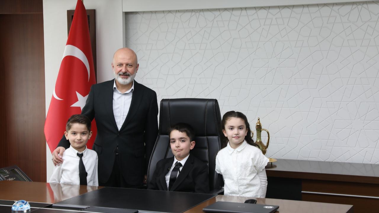 ÇOLAKBAYRAKDAR, KOLTUĞU ÇOCUKLARA DEVRETTİ