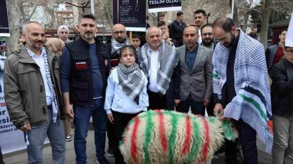 ELLERİ BÜYÜTTÜ, GAZZE'YE BAĞIŞLADI