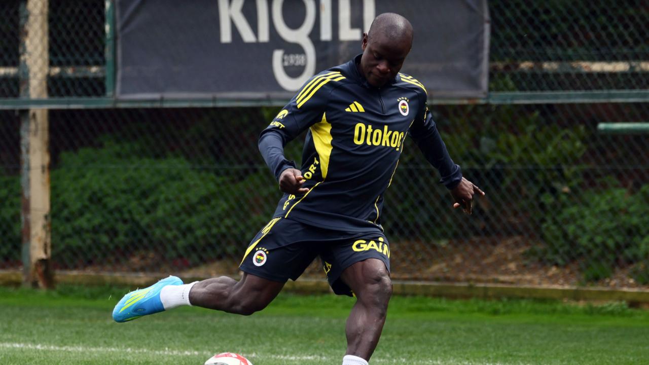 FENERBAHÇE, KAYSERİSPOR MAÇI HAZIRLIKLARINI SÜRDÜRDÜ